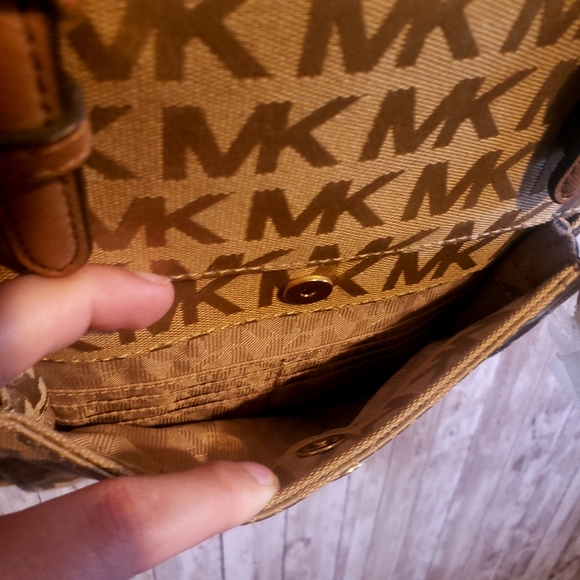 NWT Michael Kors Tote Purse Tech Friendly - Picture 4 of 6